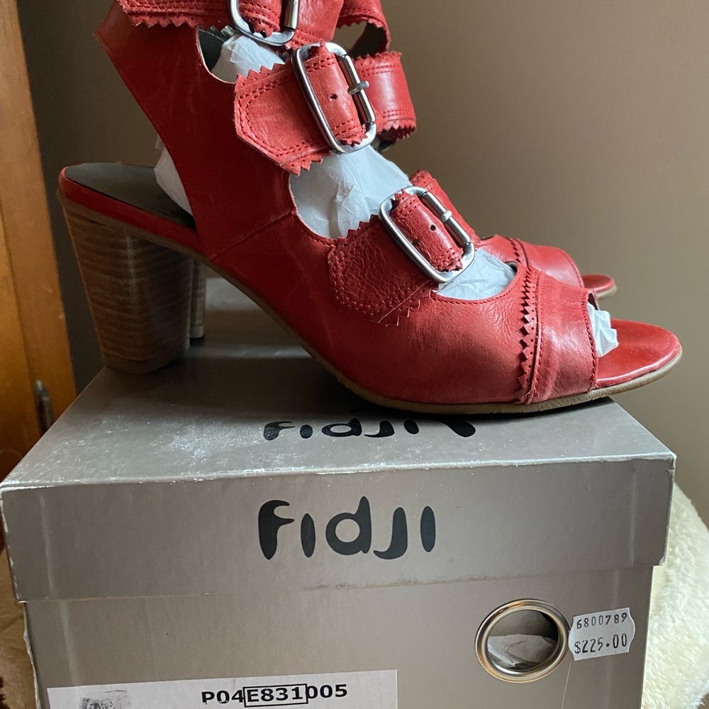 Fidji Women's Red Leather Sandals